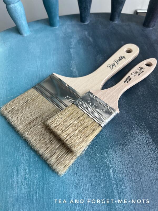 What Are the Best Brushes for Chalk Painting Furniture?