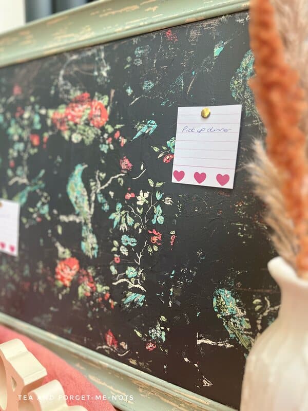 Close up of the decorated pinboard as a cork board ideas for home office
