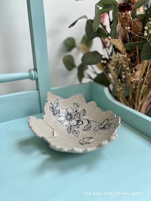 DIY concrete bowl with flower transfer