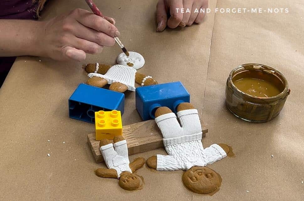 Painting gingerbread mold people brown