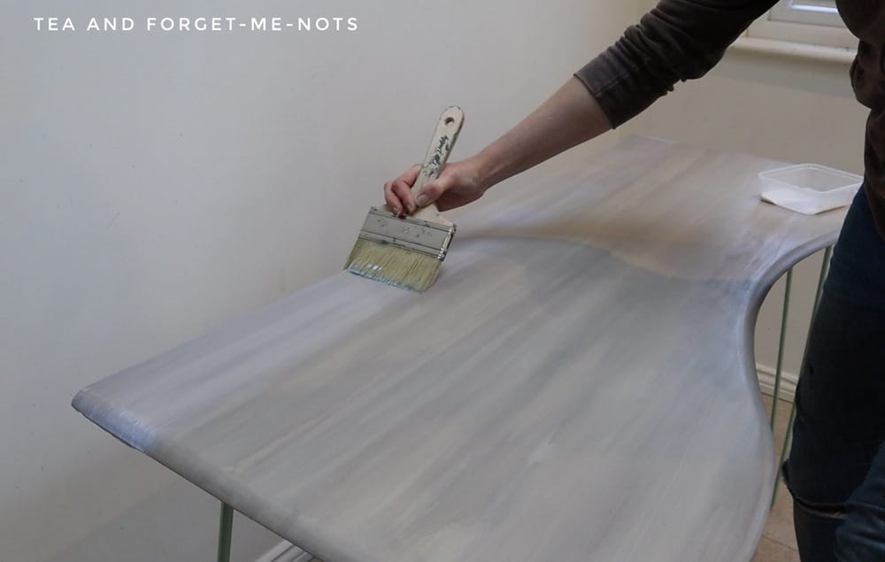 Sealing the diy desk with top coat