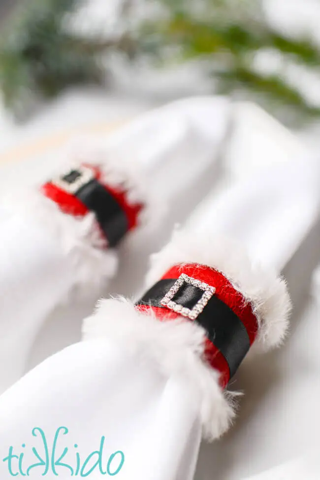 TIKKIDO-santa-napkin-ring-11