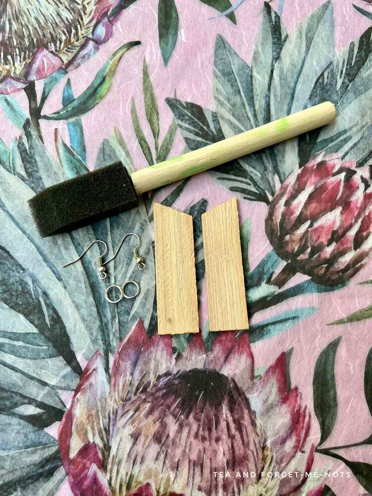 Tools to create diy decoupage earrings