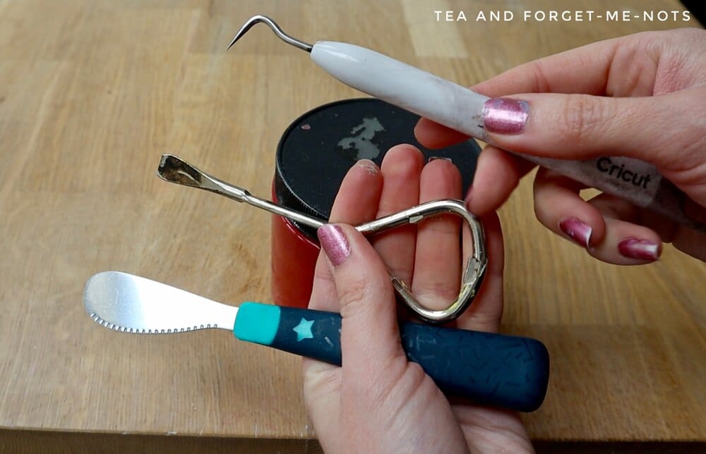 Tools to loosen dried paint on lid