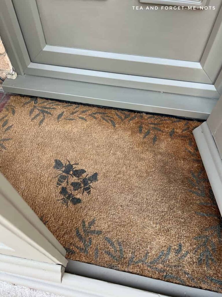 Upcycled doormat with paint
