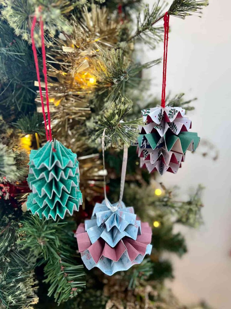 christmas diy baubles from paper