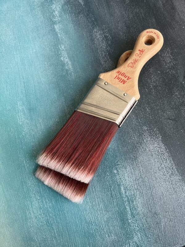 comparison of flat and angled paintbrush