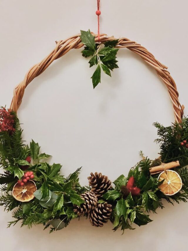 finished minimalist christmas wreath