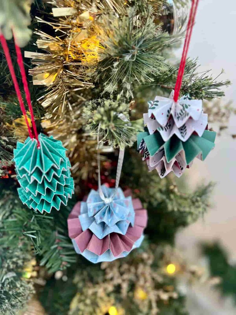 paper christmas tree baubles