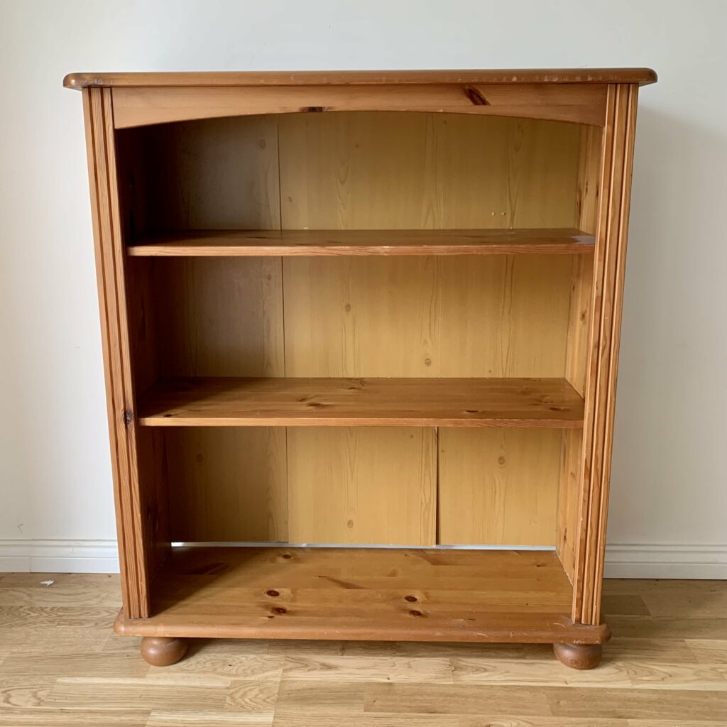 PLAIN PINE Bookshelf before painting