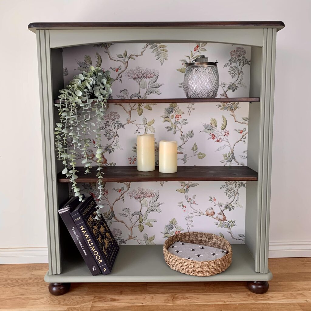 unique way to paint a bookshelf using decoupage paper