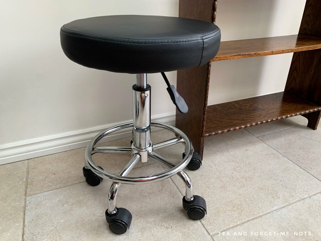 Upcycling tool wheelie stool