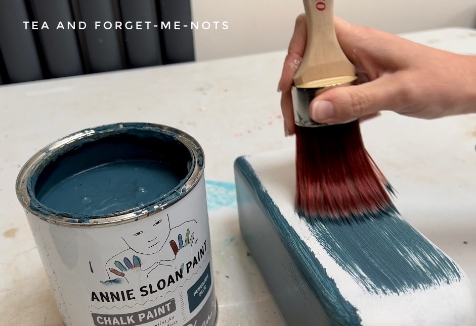 applying the aubusson blue chalk paint