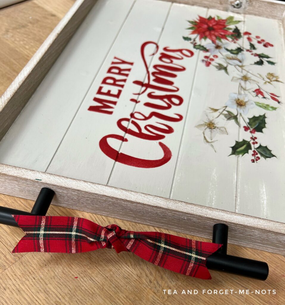 Tray with tartan bow