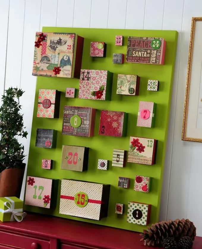 DIY-advent-calendar-using-a-canvas-and-boxes-for-the-gifts