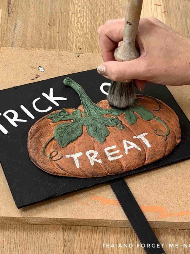 Easy DIY Halloween Porch Sign