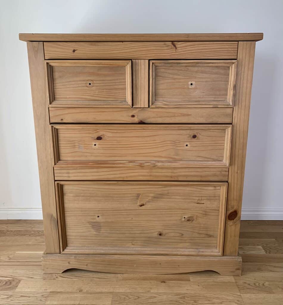 The original chest of drawers which were missing handles