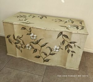 Upcycled old wooden chest - the before 
