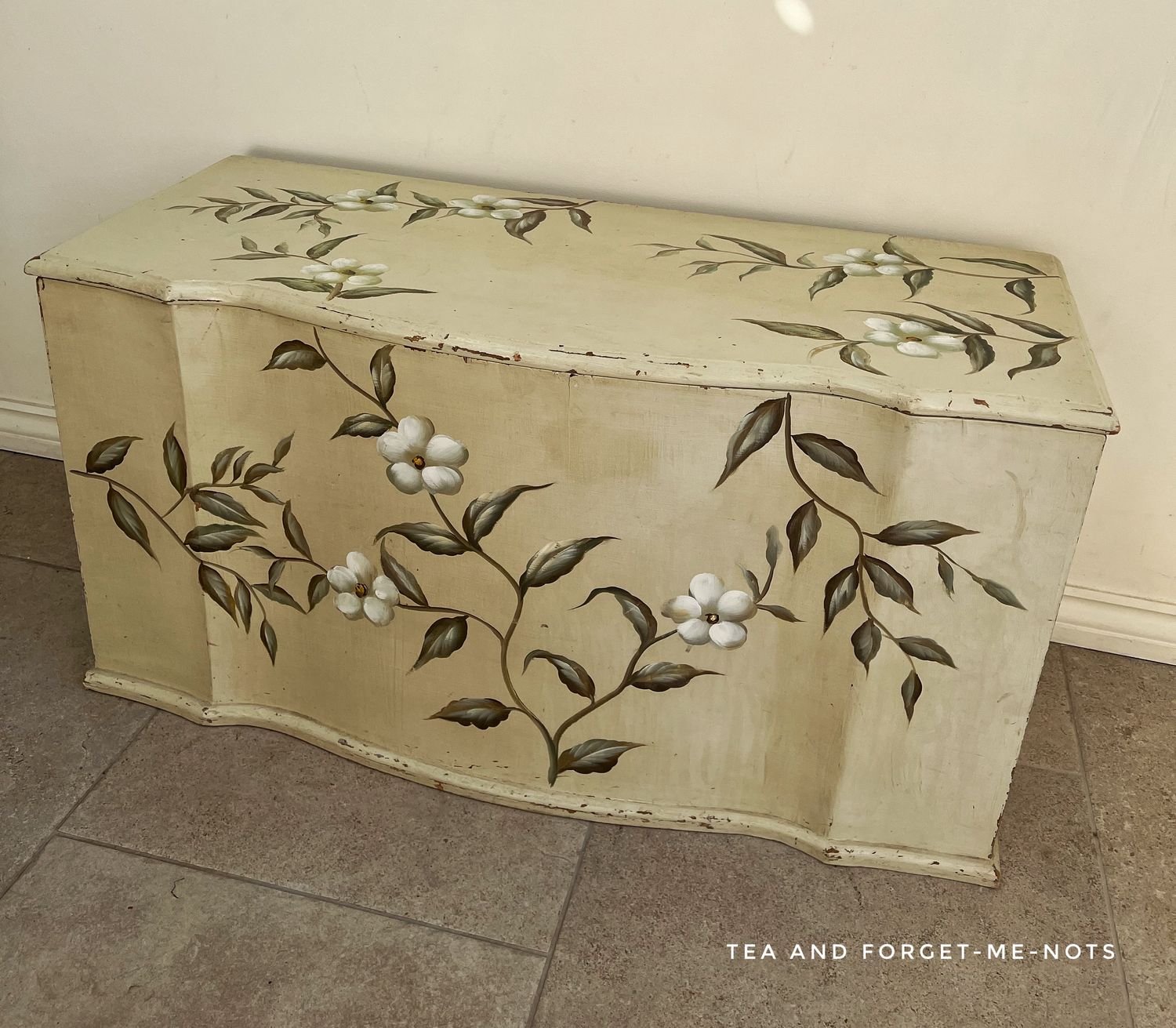 How to upcycle an old wooden chest with chalk paint Tea and