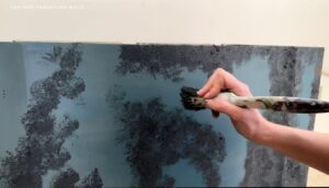 Upcycle old wooden chest - adding sea spray texture additive