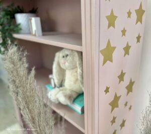 Cascading stars on the bookshelf for a tweenager 