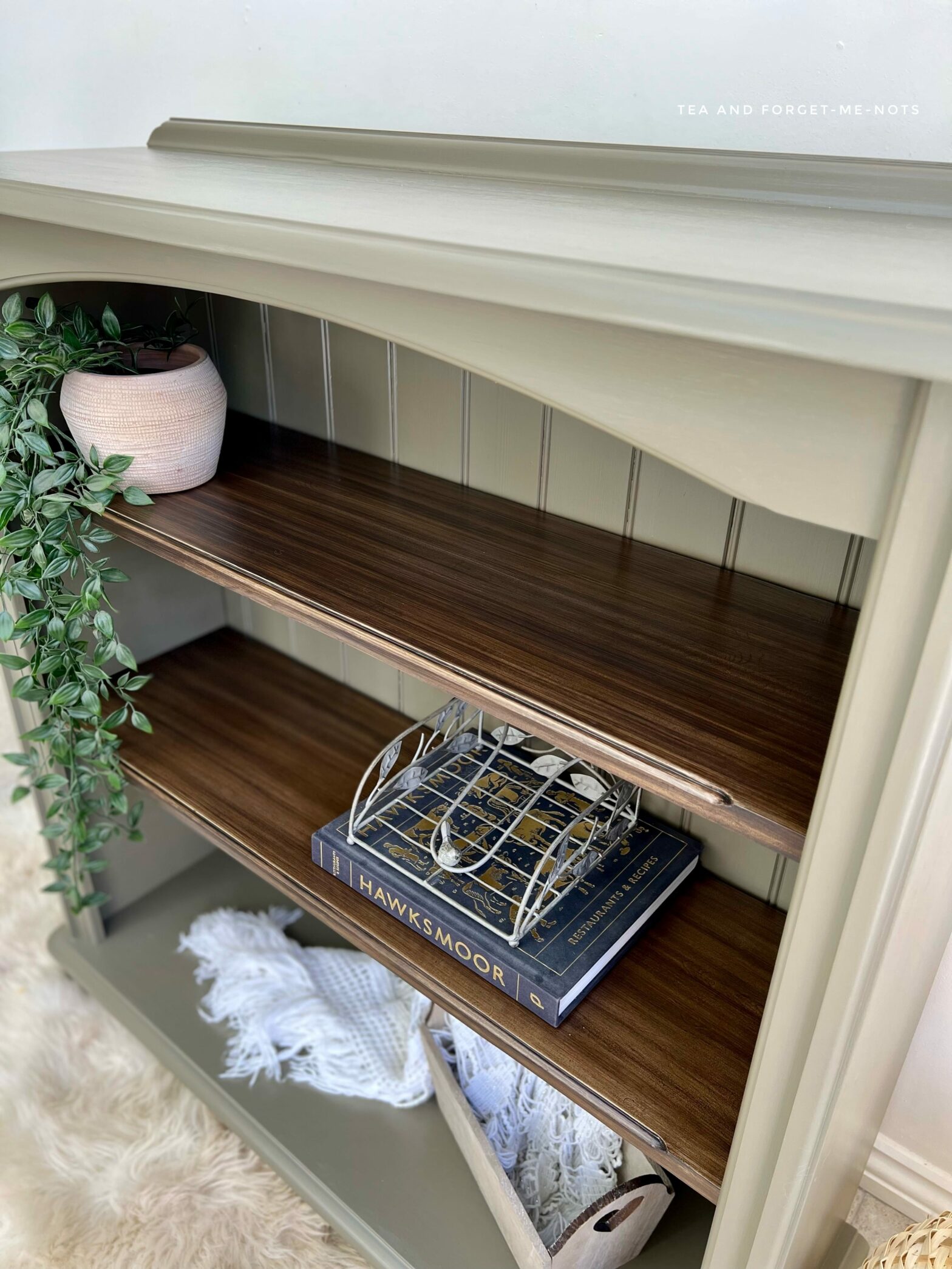 5 unique ways to paint a bookshelf Tea and