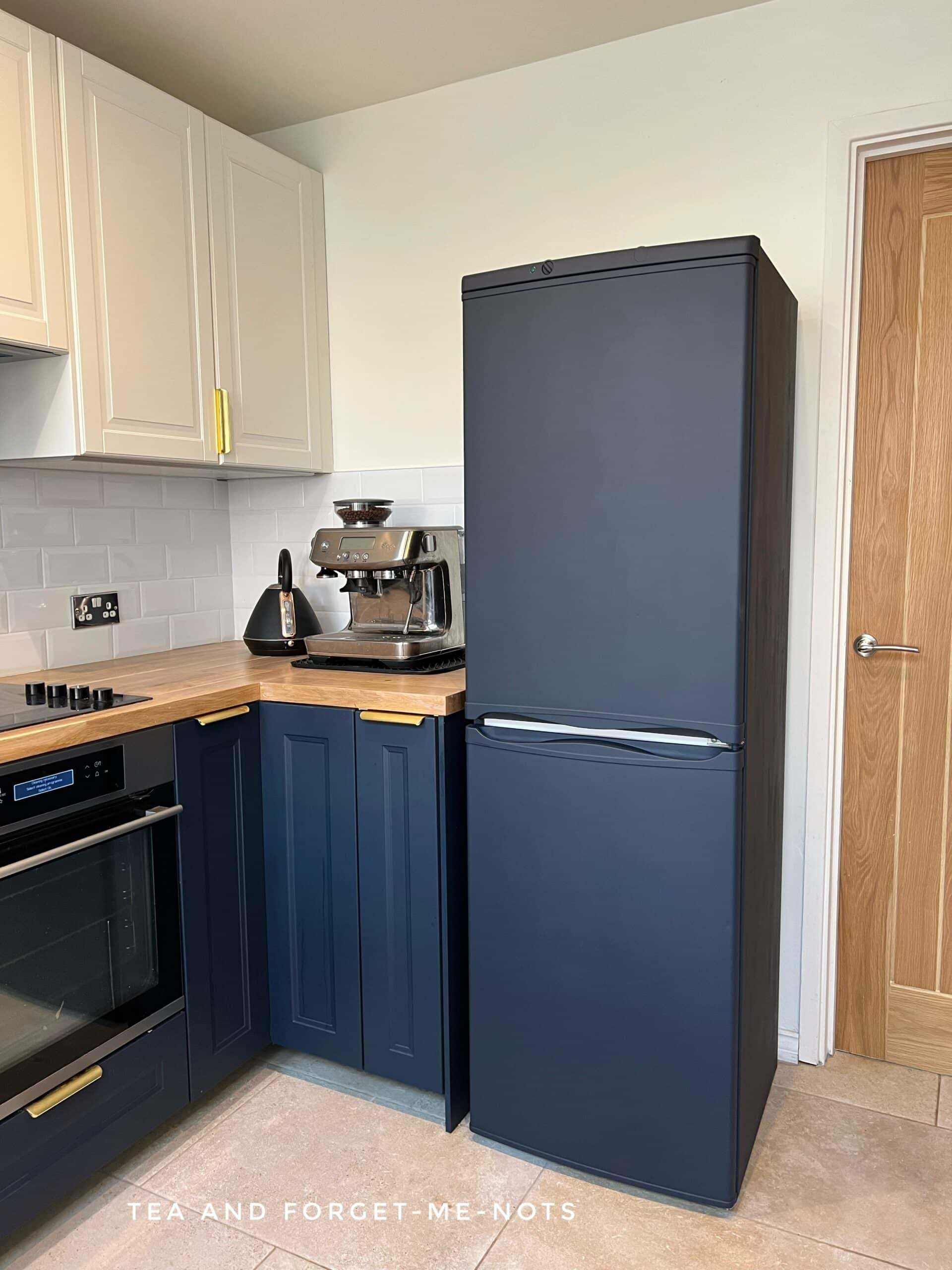 successfully paint fridge Finished with blue paint