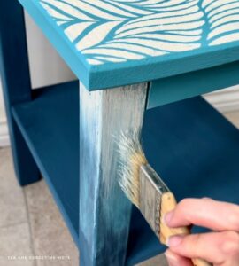 Create a textured look with clay paint