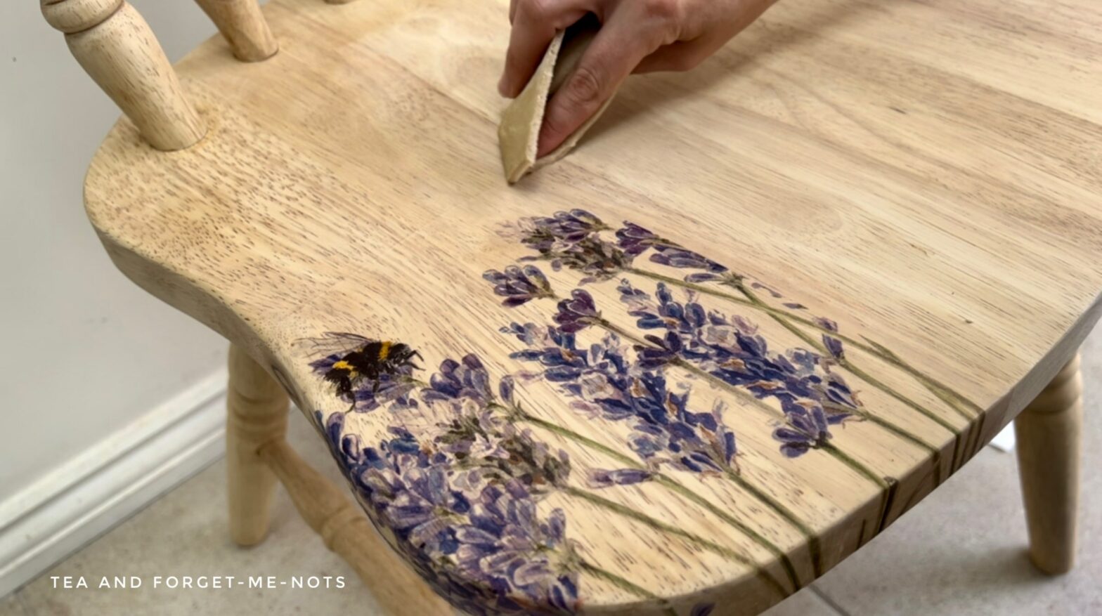 How to upcycle an old wooden chair with a furniture transfer in 4 steps