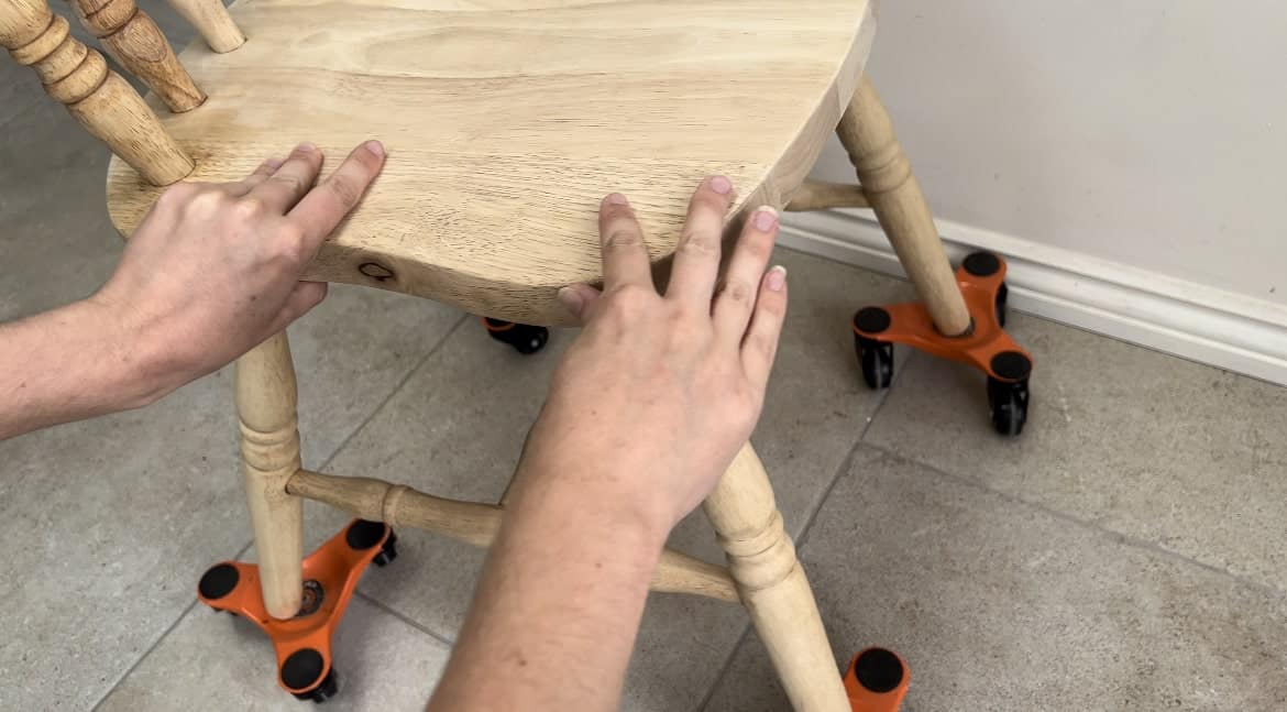 How to upcycle an old wooden chair with a furniture transfer in 4 steps