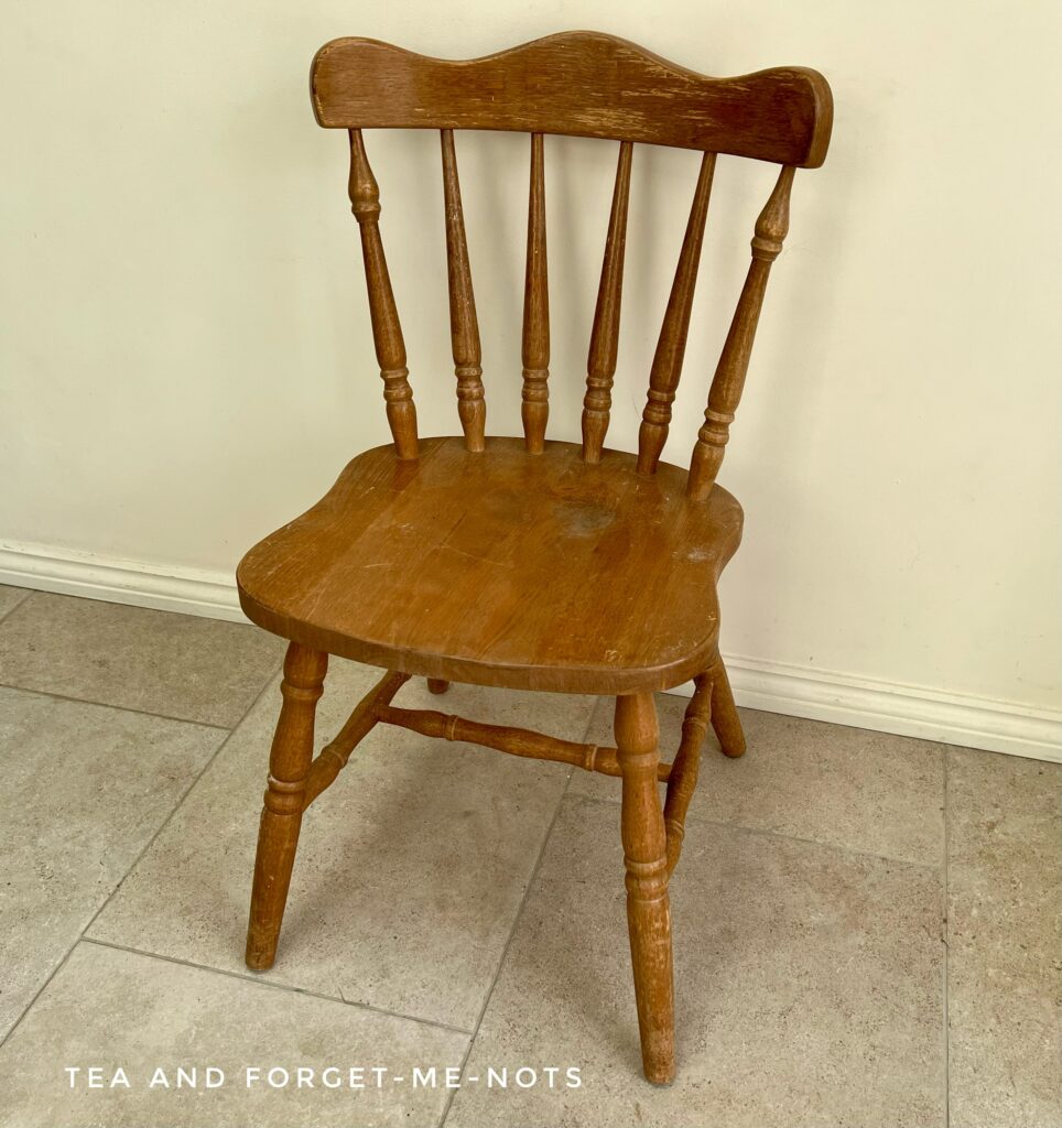 How to upcycle an old wooden chair with a furniture transfer in 4 steps