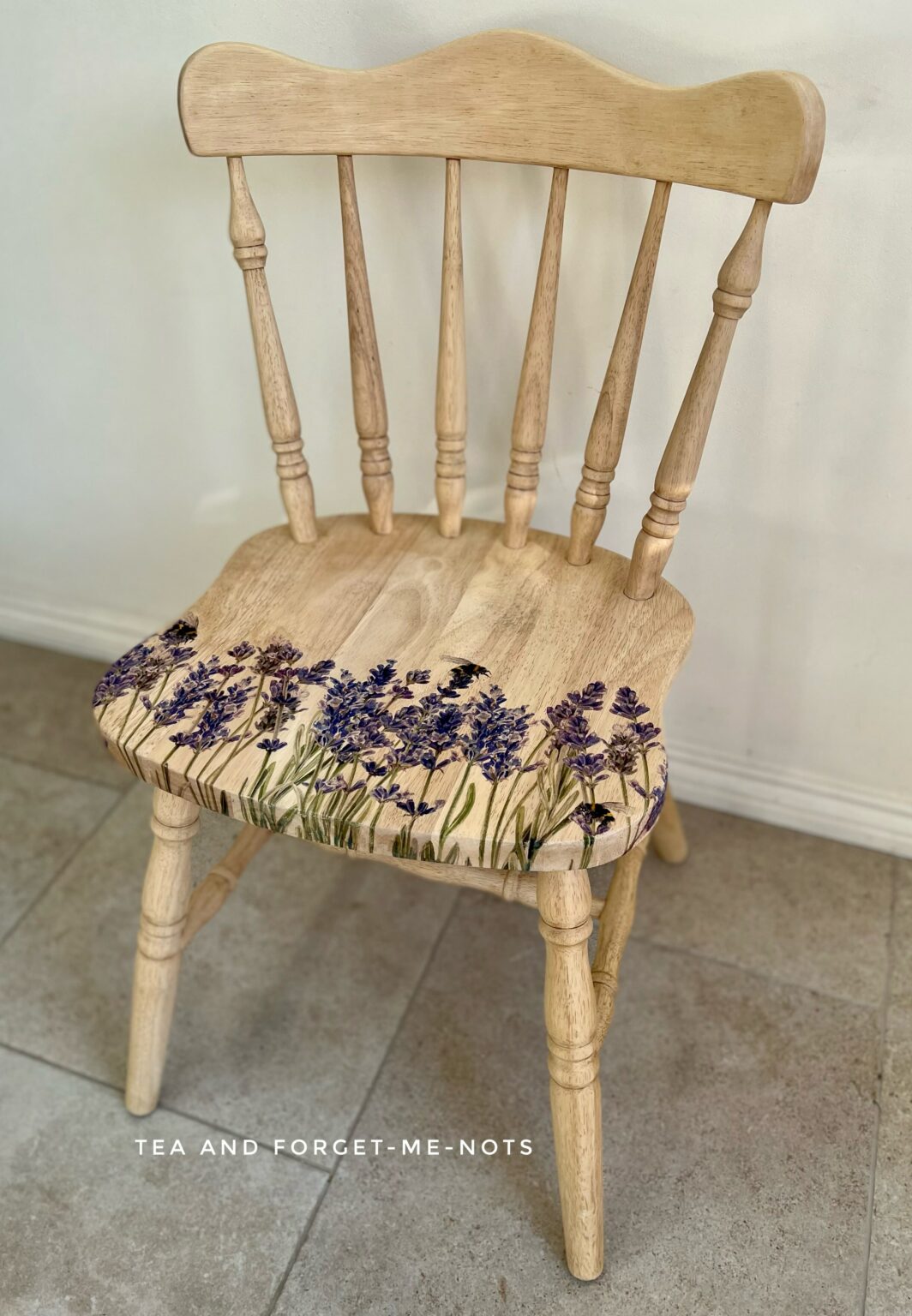 How to upcycle an old wooden chair with a furniture transfer in 4 steps