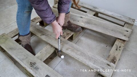 How to make an easy rustic pallet DIY shelf – Tea and Forget-me-nots