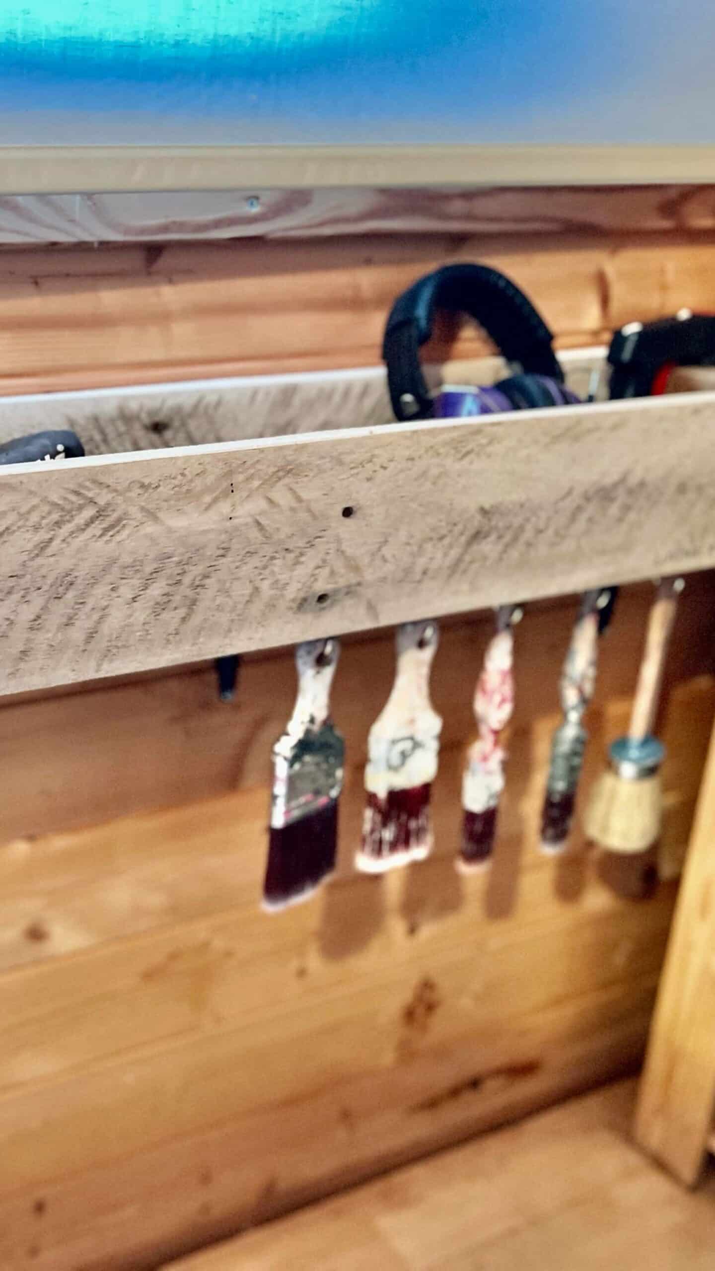 Pallet wood shelf