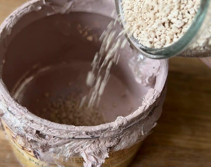 Dry up old paint using kitty litter