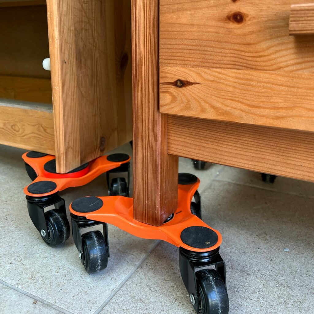 Moving wheels for furniture