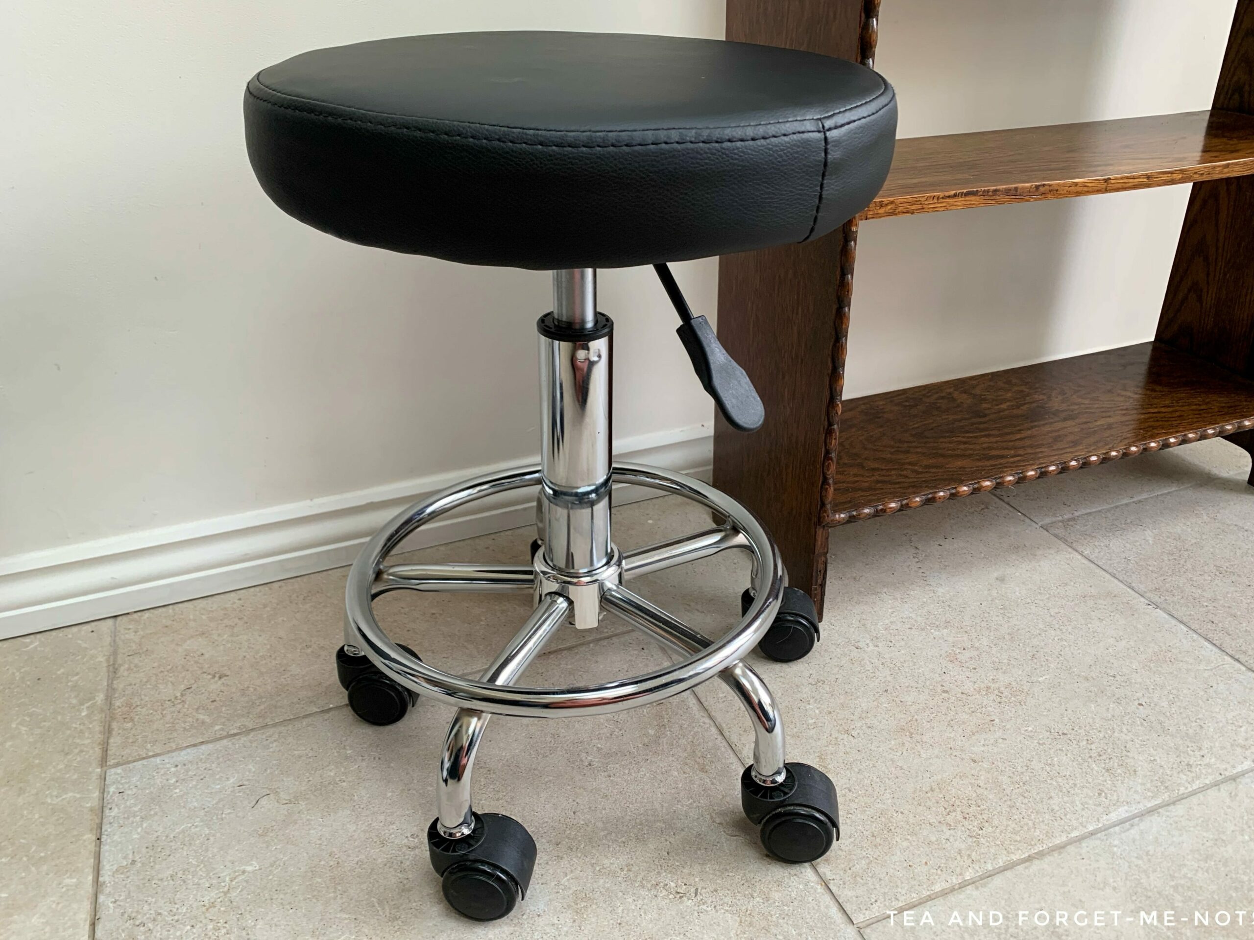 Upcycling tool wheelie stool